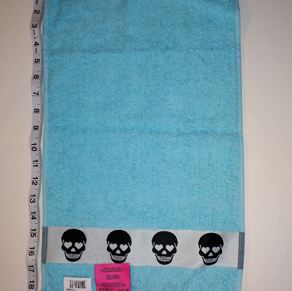 NEW Betsy Johnson Totally Skull Towels NWT Edgy Spooky